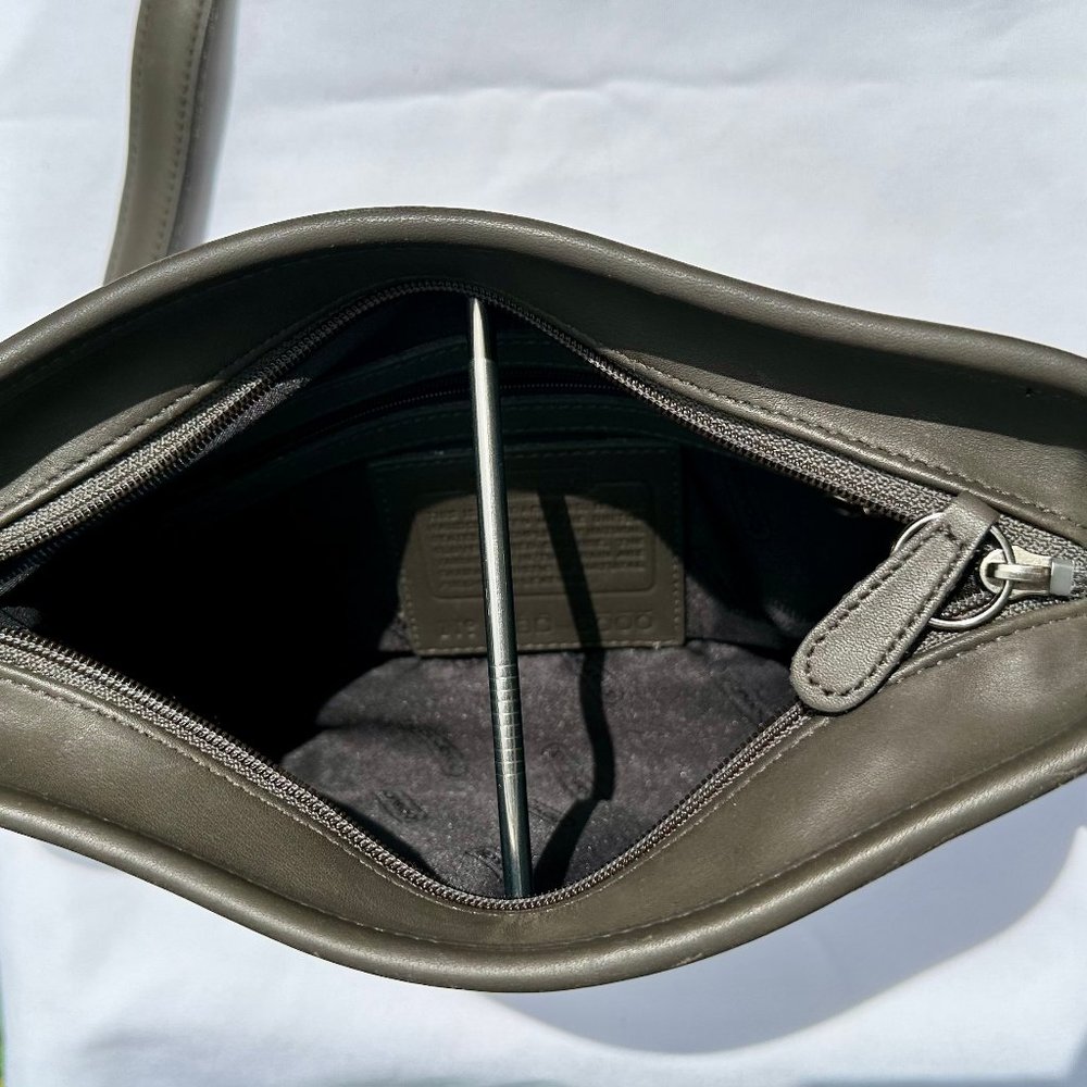 COACH Vintage Chelsea Zip Crossbody Bag Gray Leather Nickel Hardware 6000 EUC - Picture 13 of 16